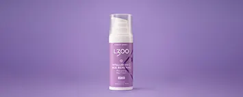 Hyaluronic Age Renewal Preventing Day Cream SPF 30 mot en lila bakgrund
